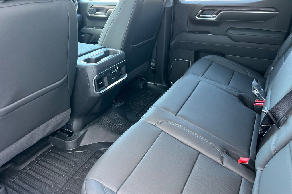 2026 GMC Sierra 1500 SLT - Photo 9