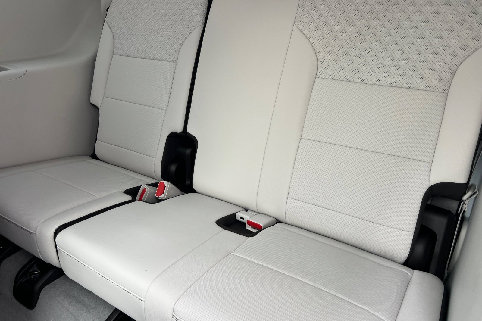 2026 GMC Acadia Denali - Photo 12
