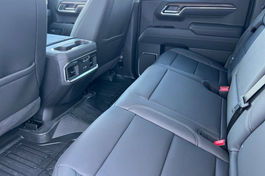 2026 GMC Sierra 1500 SLT - Photo 9