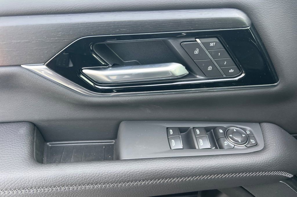 2026 GMC Yukon XL Denali - Photo 8