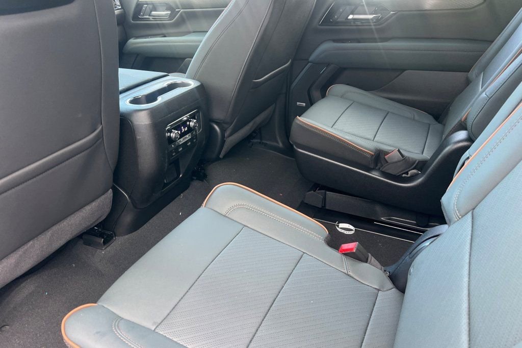 2026 GMC Yukon XL AT4 - Photo 9