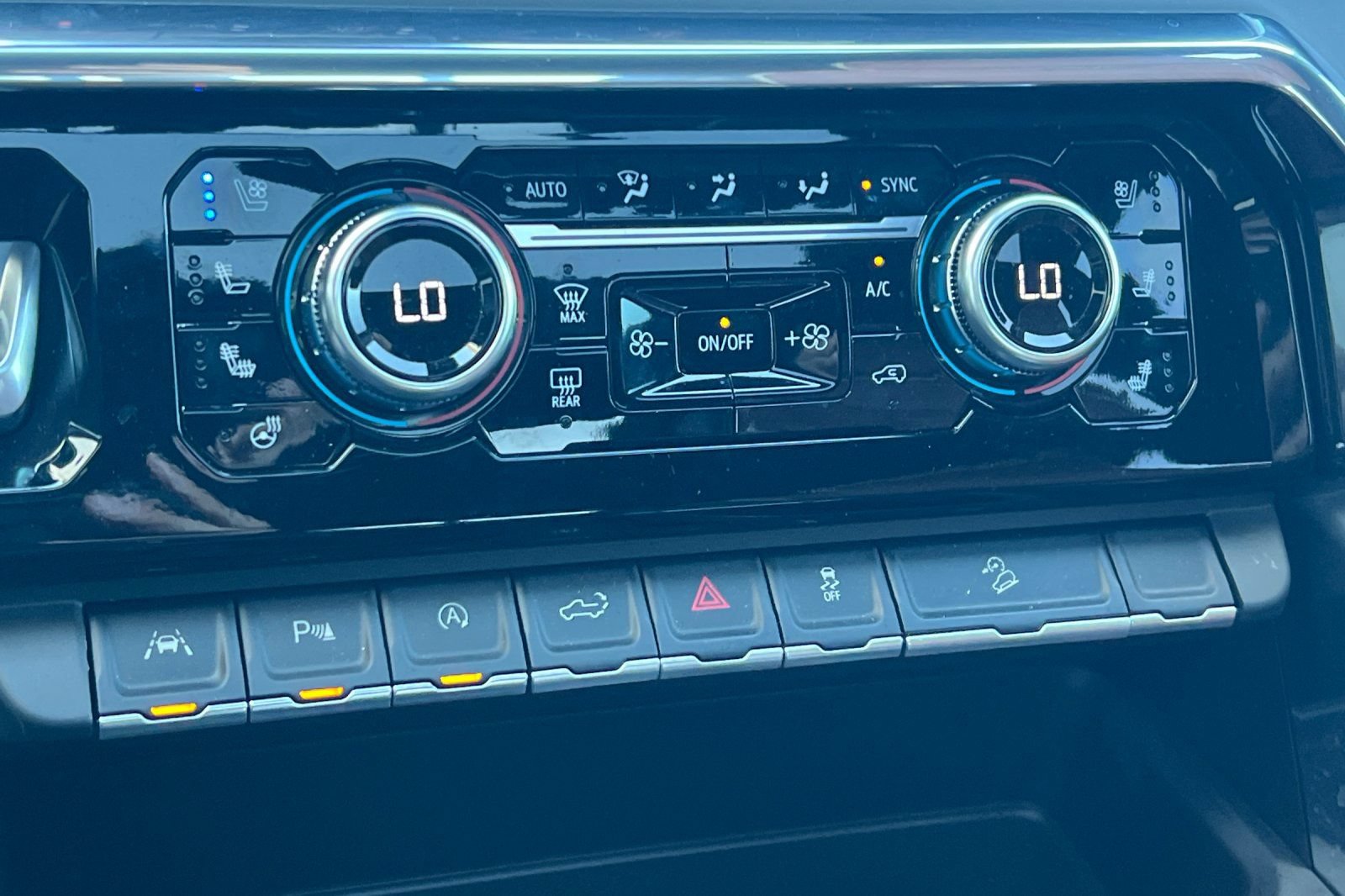 2025 GMC Sierra 1500 Denali Ultimate - Photo 17