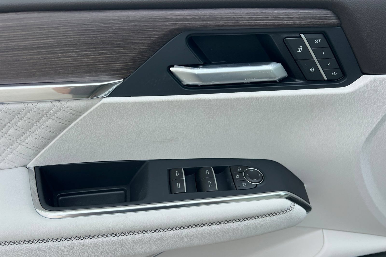 2026 GMC Acadia Denali - Photo 8