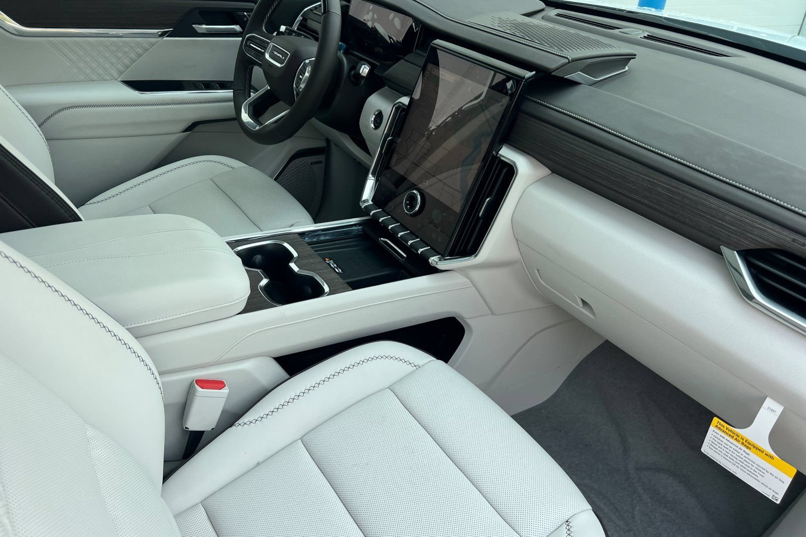 2026 GMC Acadia Denali - Photo 14