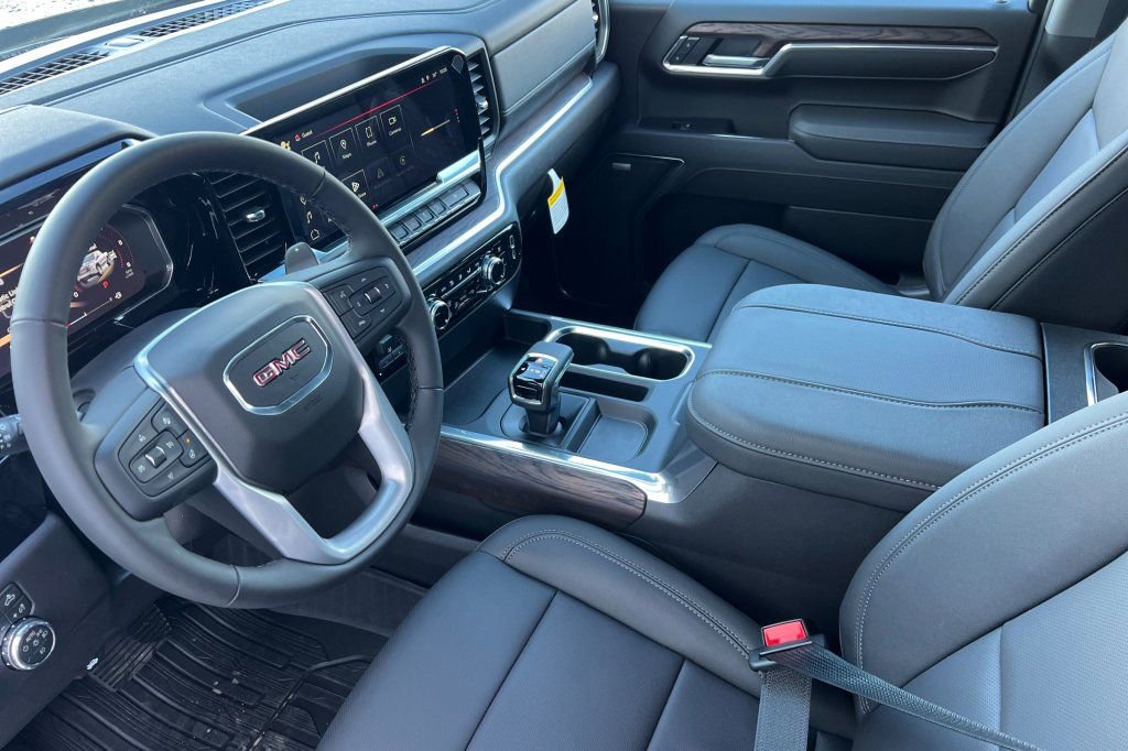 2026 GMC Sierra 1500 SLT - Photo 7