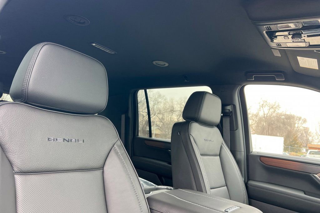 2026 GMC Yukon XL Denali - Photo 15