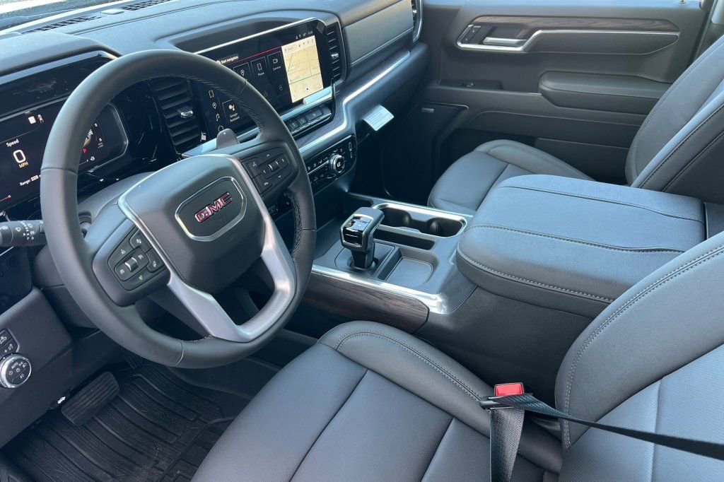 2026 GMC Sierra 1500 SLT - Photo 7