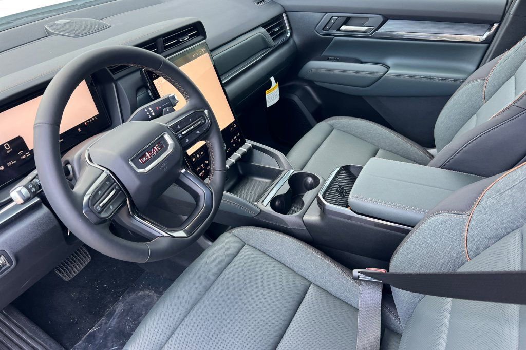 2026 GMC Terrain AT4 - Photo 7