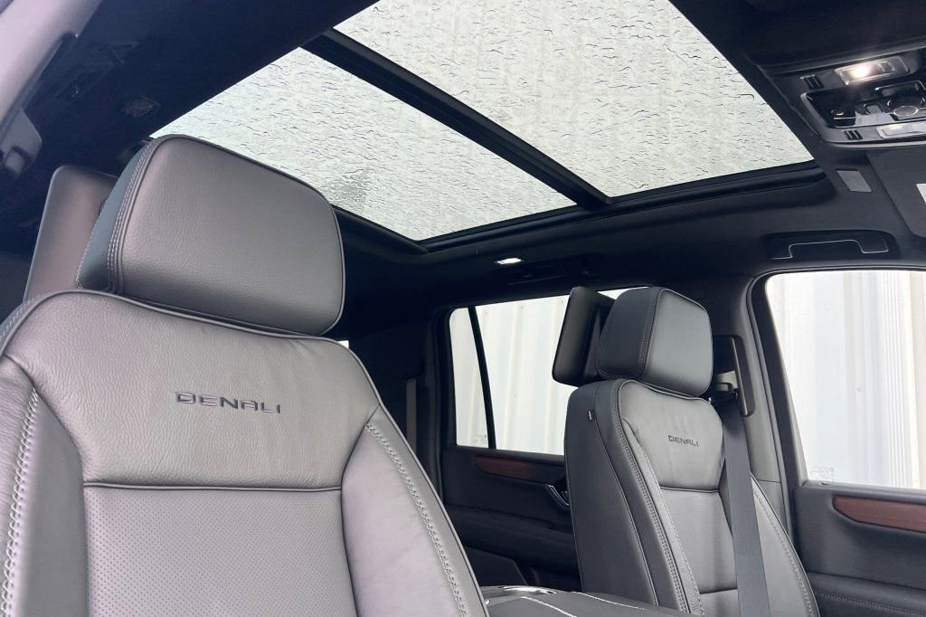 2026 GMC Yukon XL Denali - Photo 15