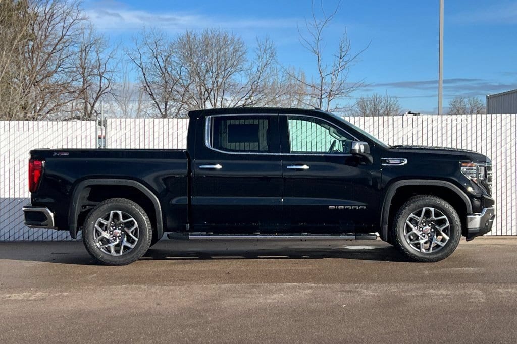 2026 GMC Sierra 1500 SLT - Photo 3