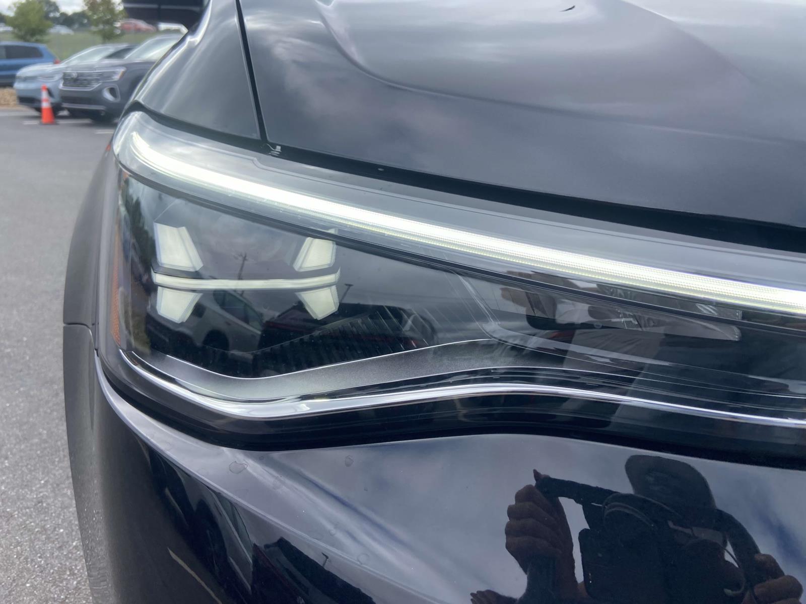 2025 Volkswagen Taos SE photo 4