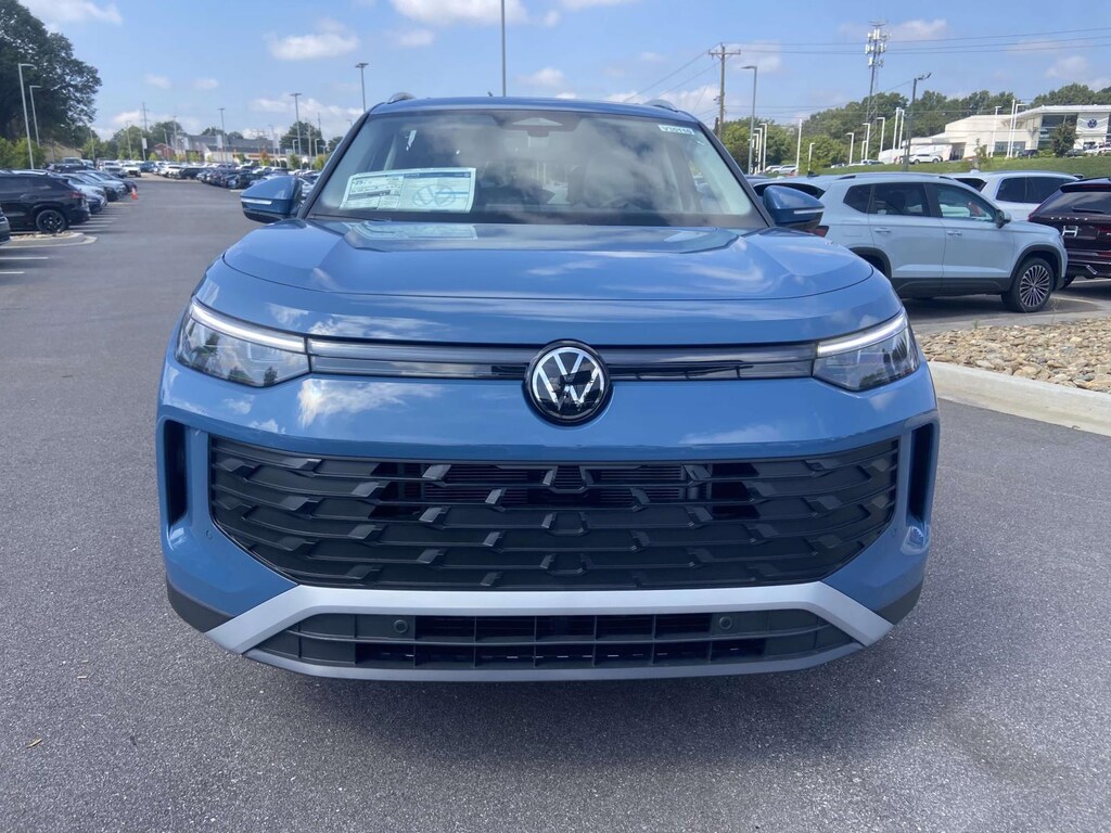 New 2025 Volkswagen Tiguan 2.0T SE SUV