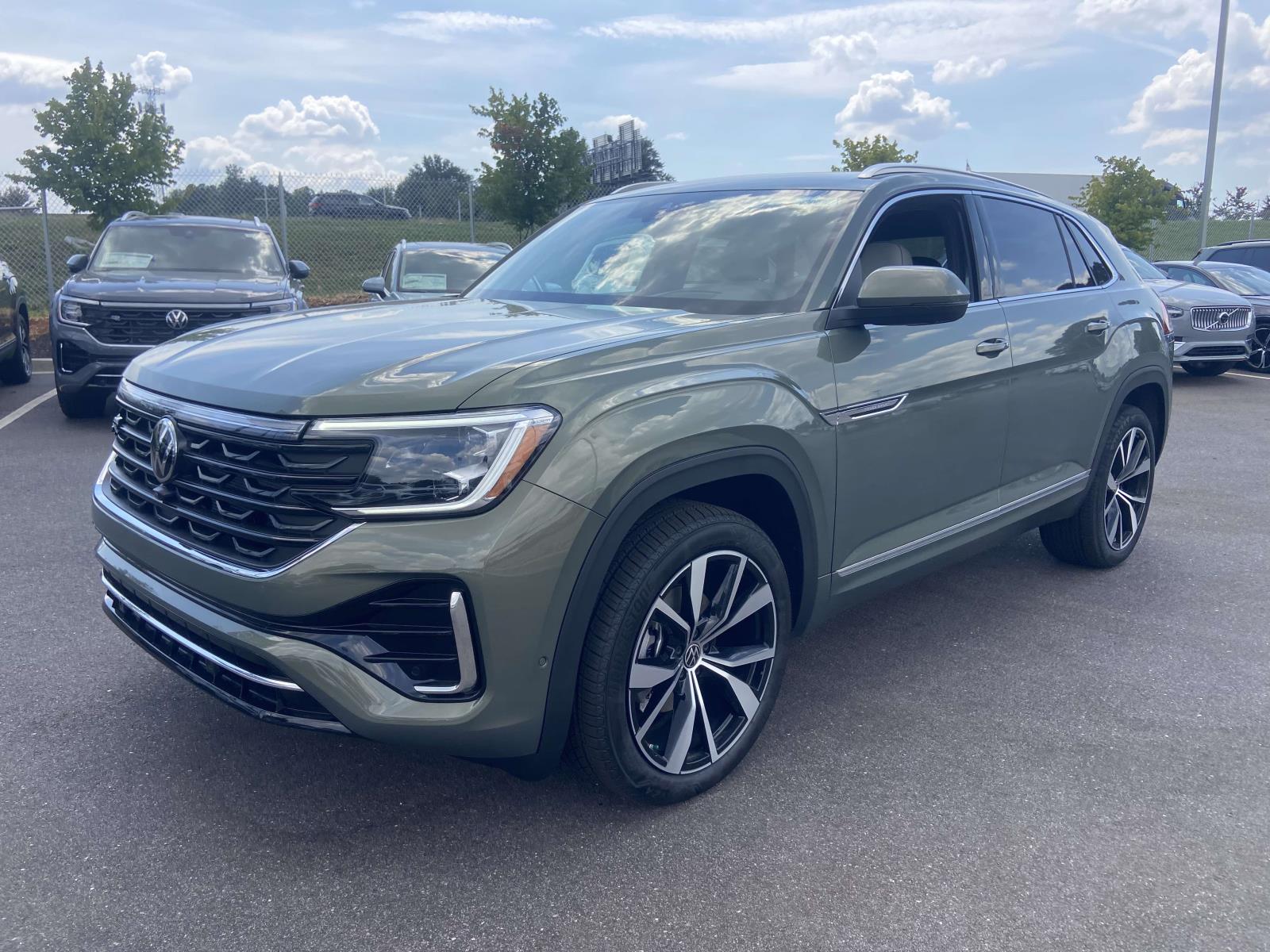 2026 Volkswagen Atlas Cross Sport SEL Premium R-Line photo 3