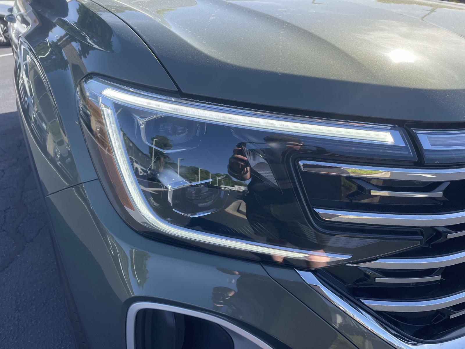 2025 Volkswagen Atlas SEL photo 4