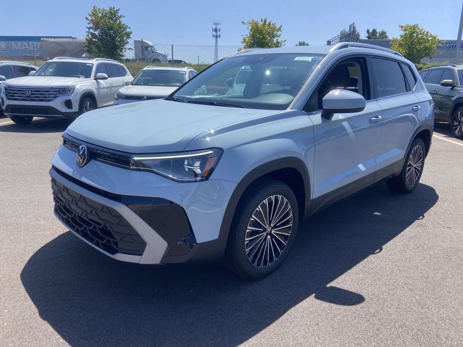 2025 Volkswagen Taos SE photo 3