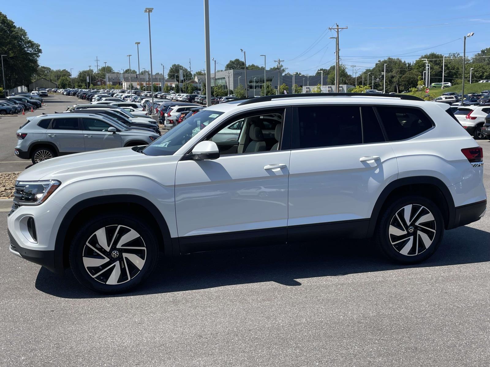 2026 Volkswagen Atlas SE Technology photo 2