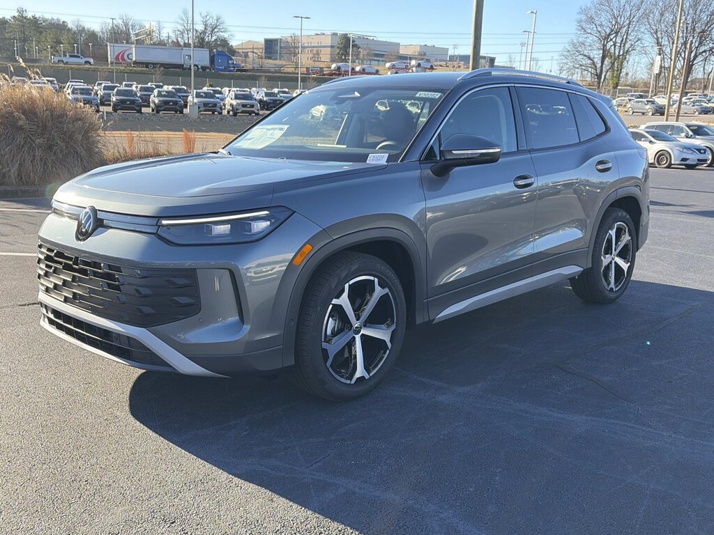 New 2026 Volkswagen Tiguan 2.0T SE SUV