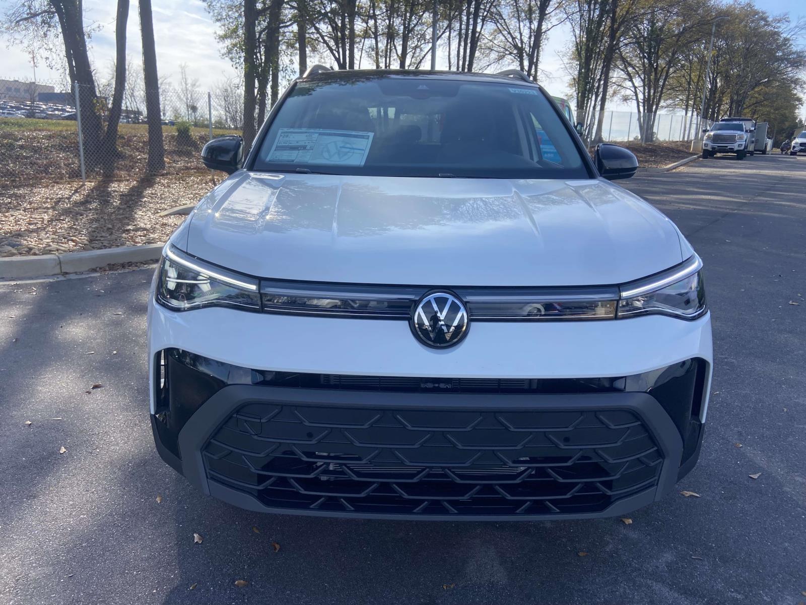 2026 Volkswagen Taos SE photo 2