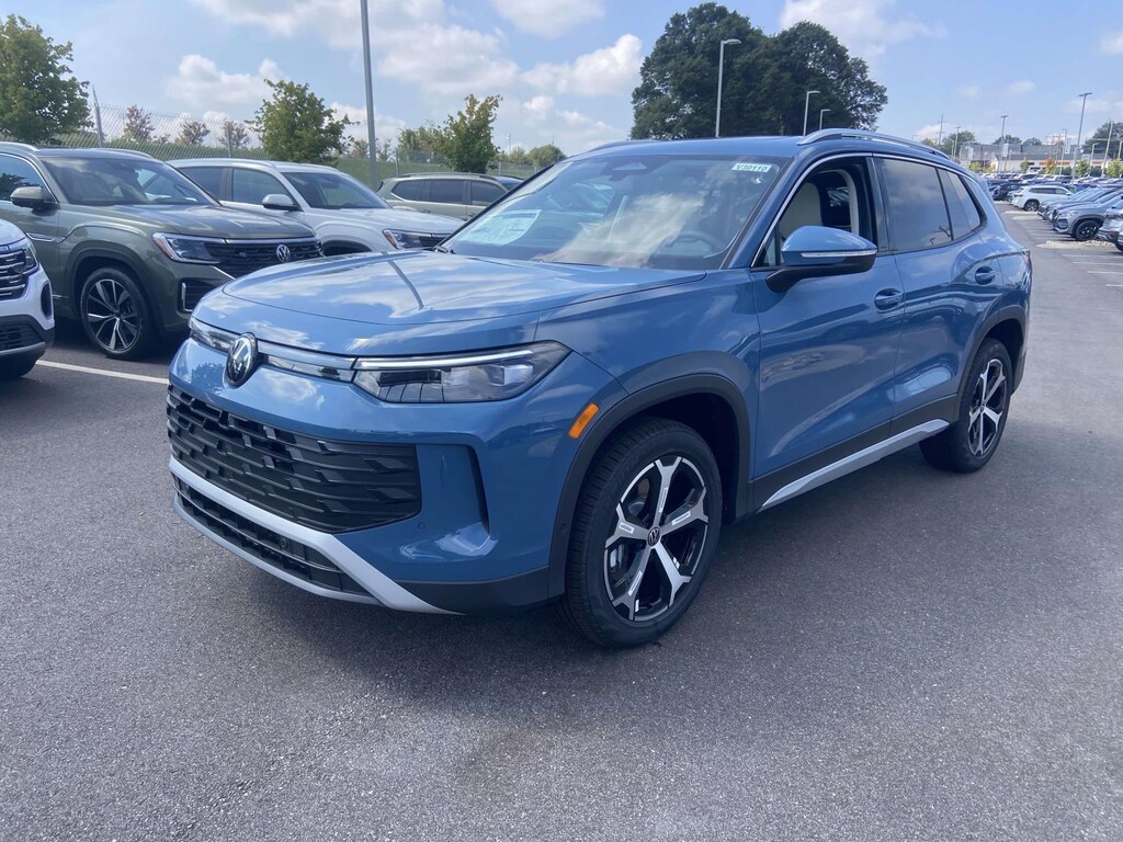 New 2025 Volkswagen Tiguan 2.0T SE SUV