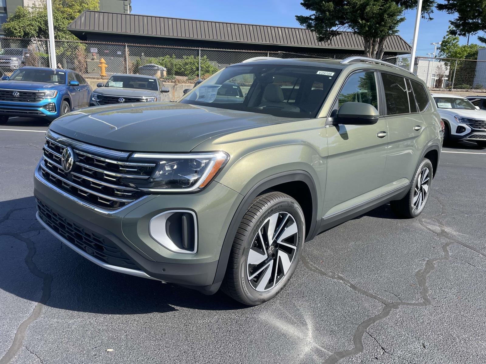 2025 Volkswagen Atlas SEL photo 3