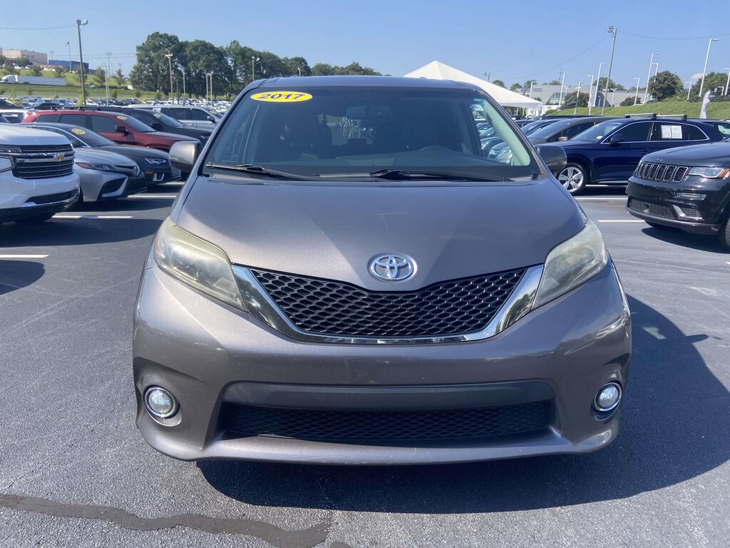 Used 2017 Toyota Sienna SE FWD 8-Passenger (Natl) Mini-van, Passenger