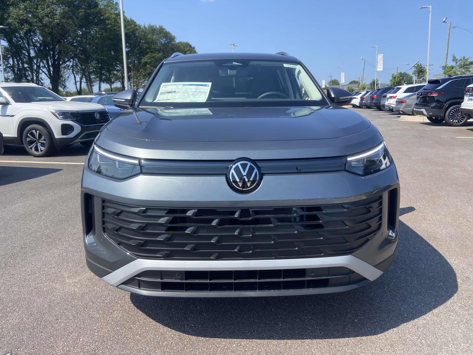 2025 Volkswagen Tiguan SE photo 2