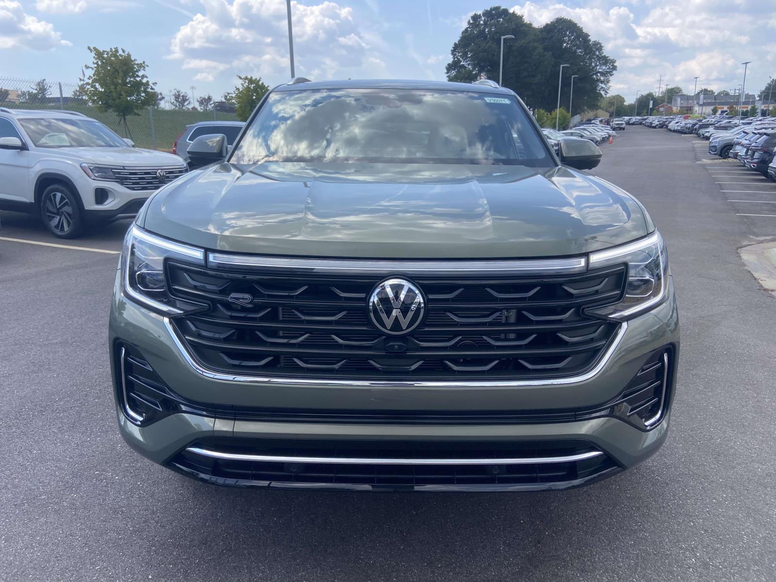 2026 Volkswagen Atlas Cross Sport SEL Premium R-Line photo 2