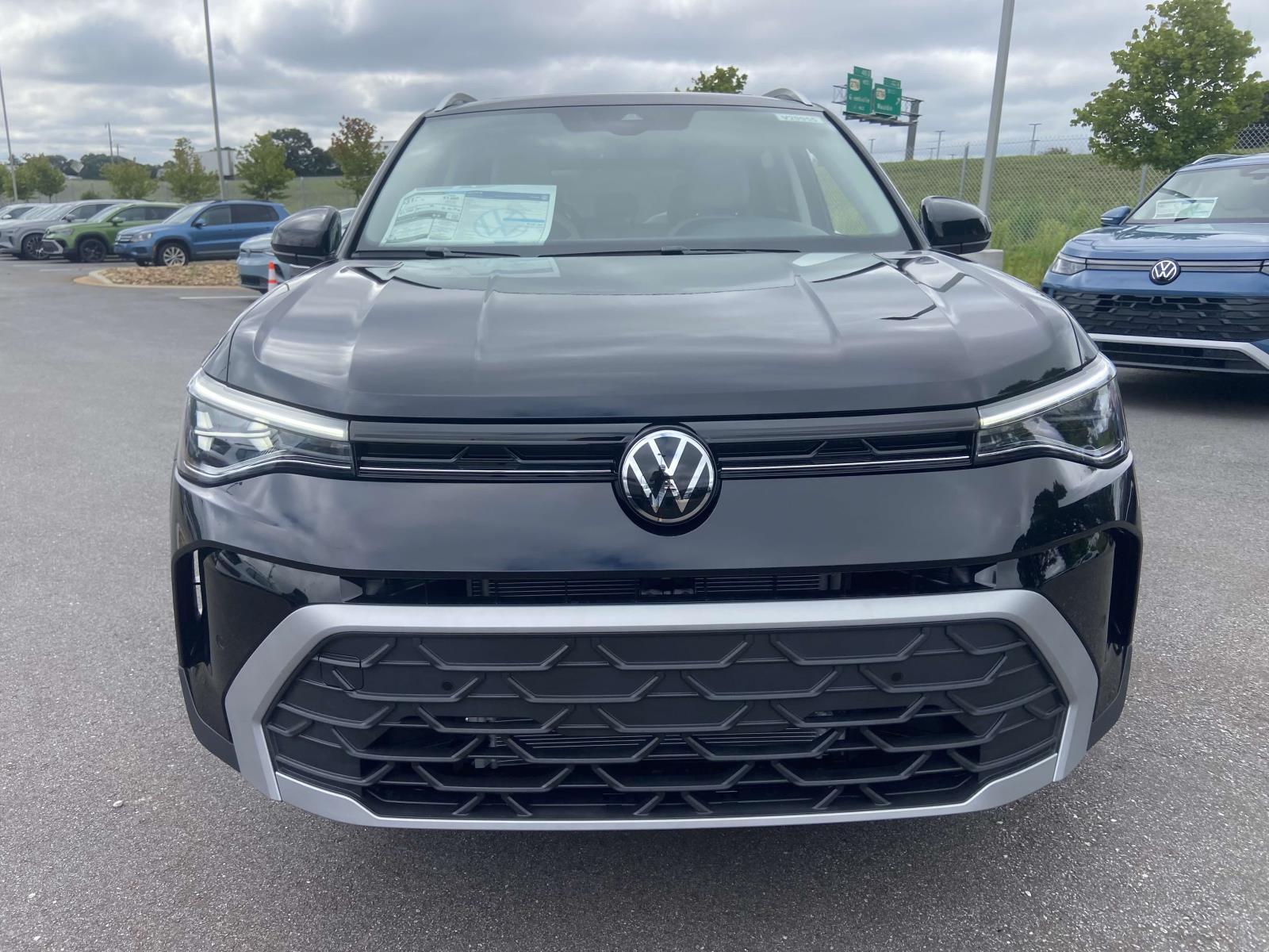 2025 Volkswagen Taos SE photo 2