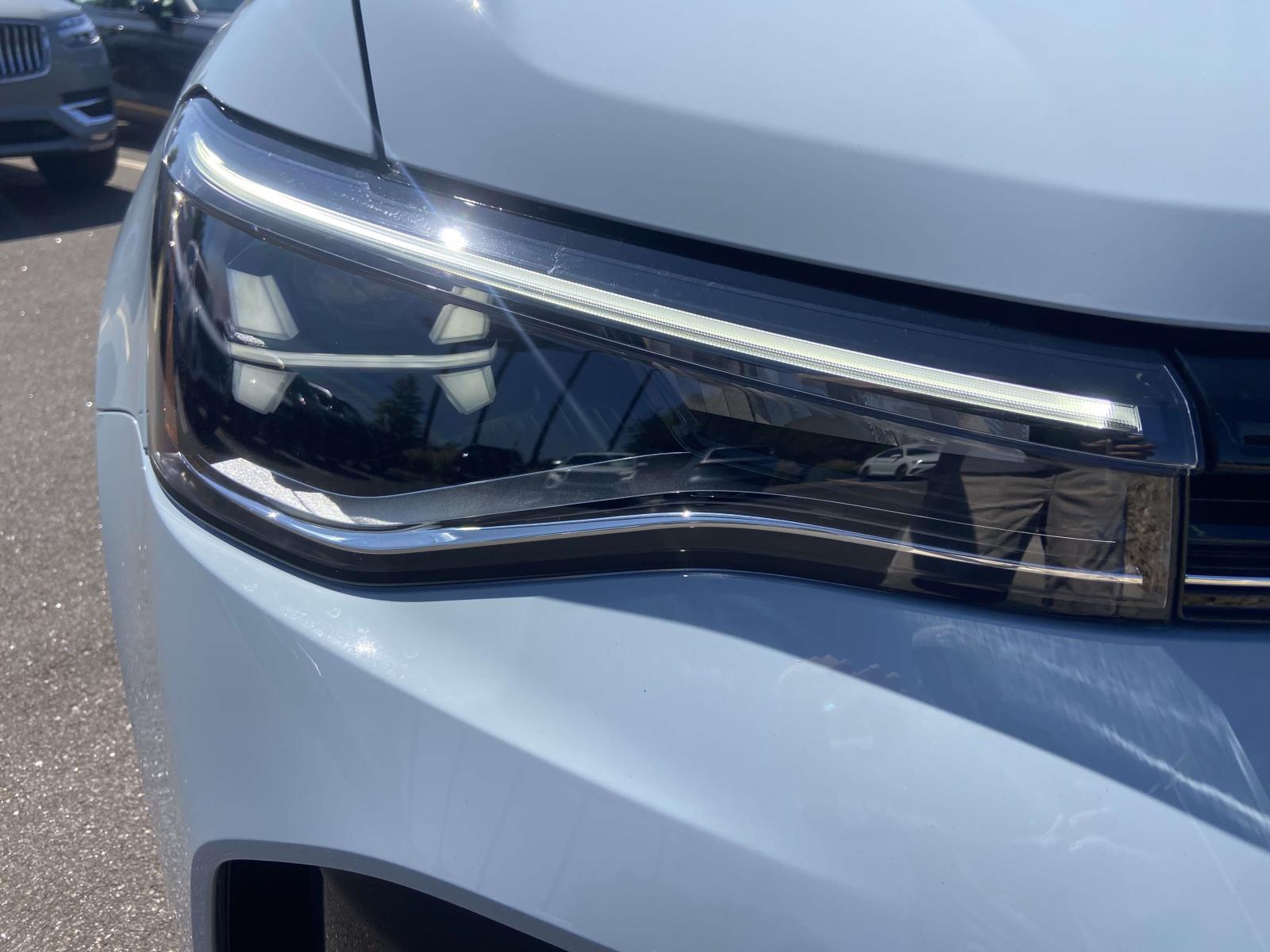 2025 Volkswagen Taos SE photo 4