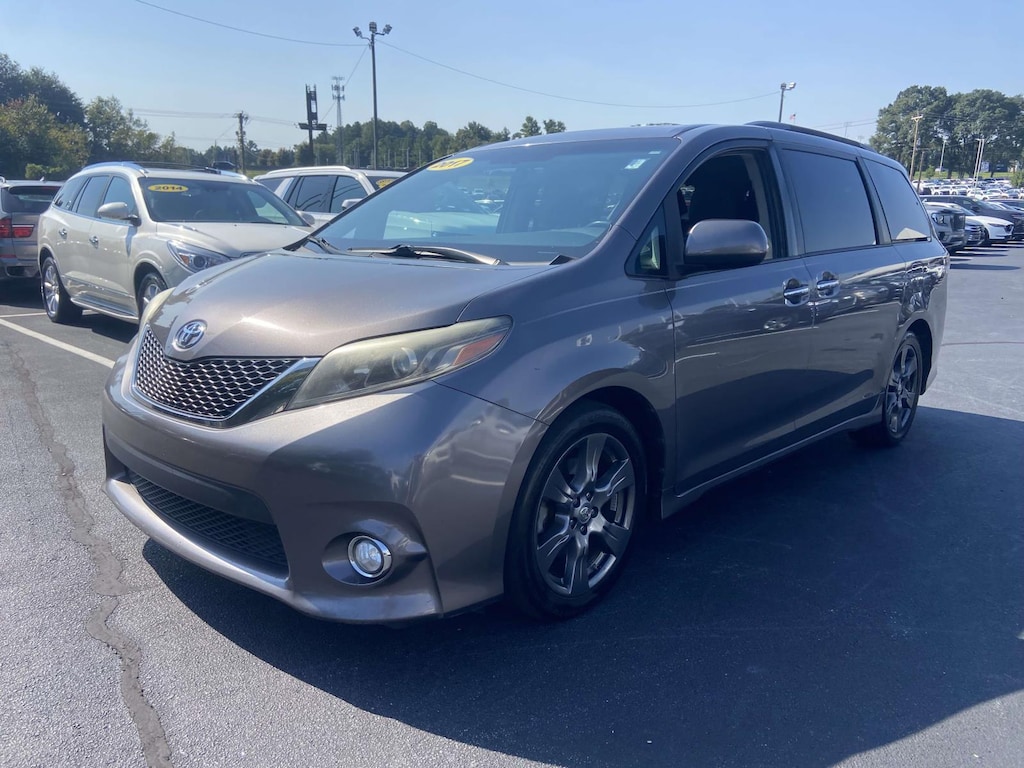 Used 2017 Toyota Sienna SE FWD 8-Passenger (Natl) Mini-van, Passenger