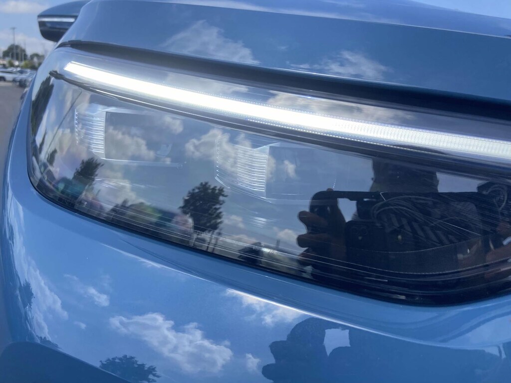 New 2025 Volkswagen Tiguan 2.0T SE SUV