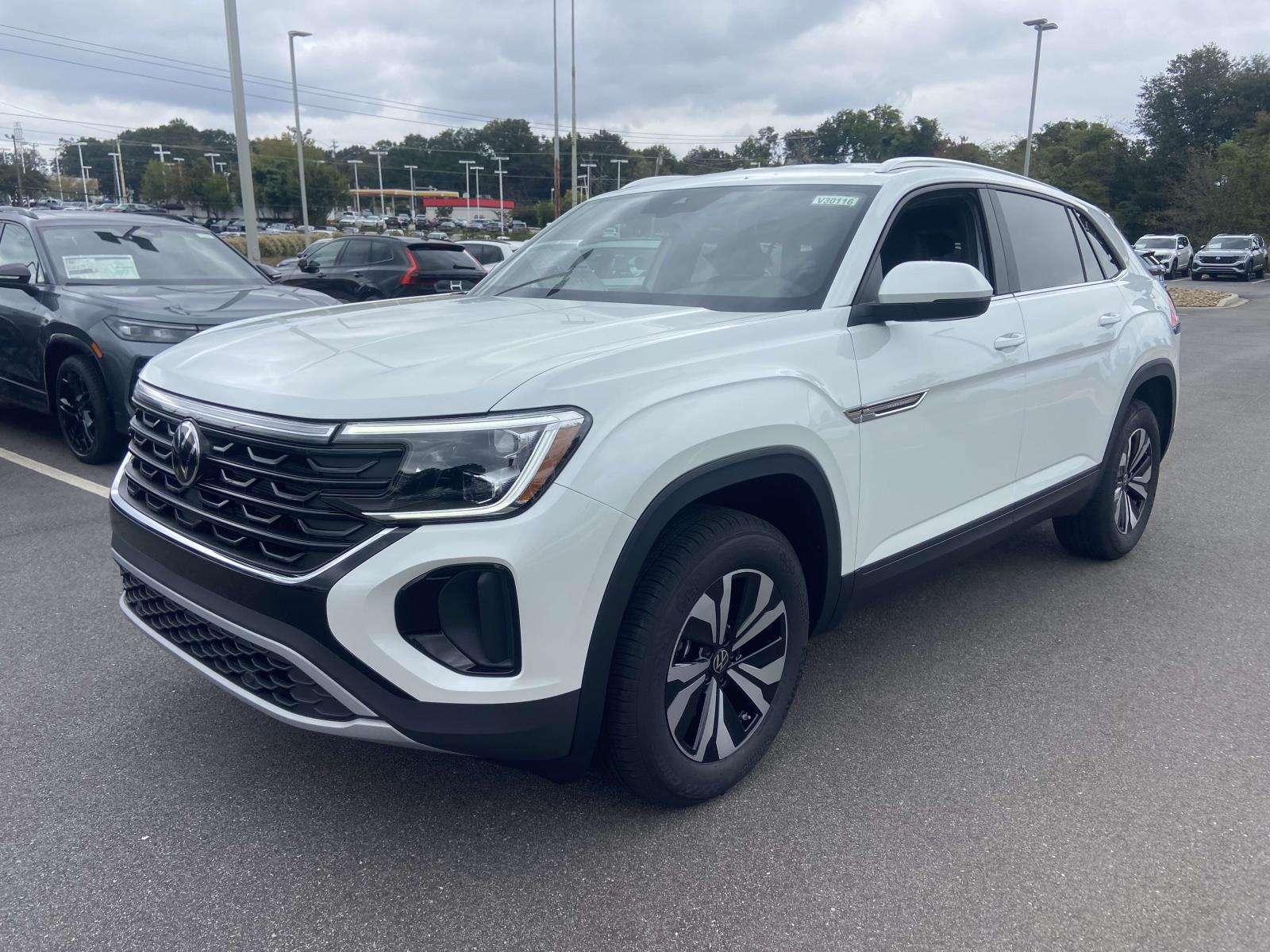 2026 Volkswagen Atlas Cross Sport SE photo 3