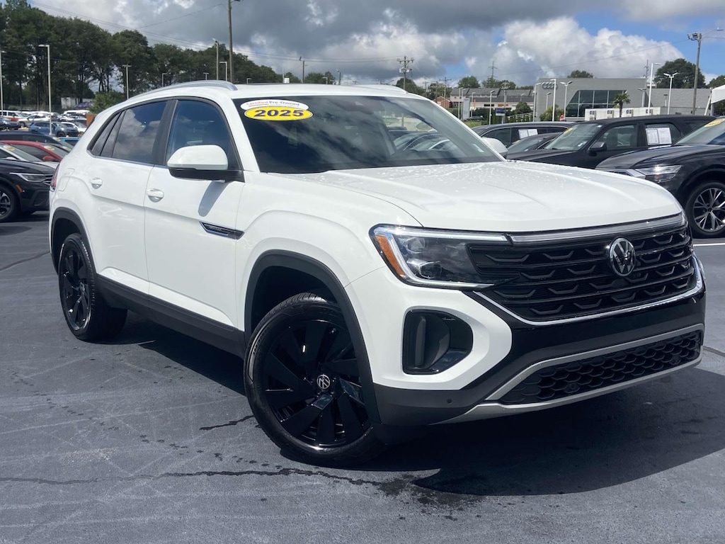 Used 2025 Volkswagen Atlas Cross Sport 2.0T SE w/Technology FWD Sport Utility