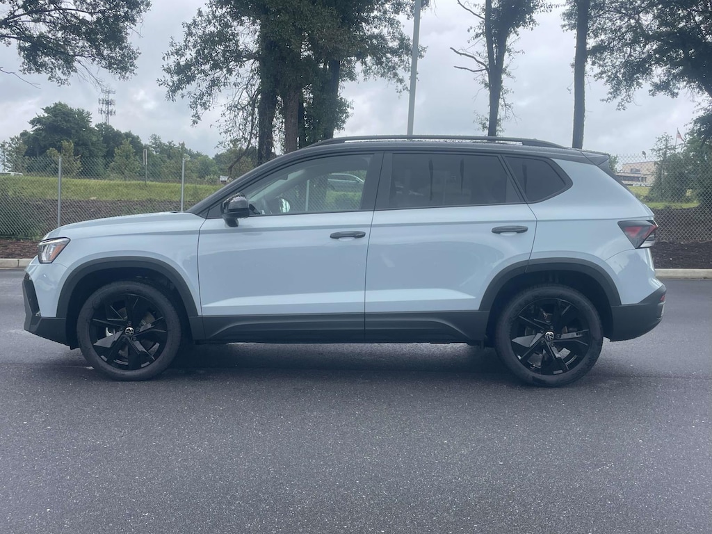 New 2026 Volkswagen Taos 1.5T SE Black Sport Utility