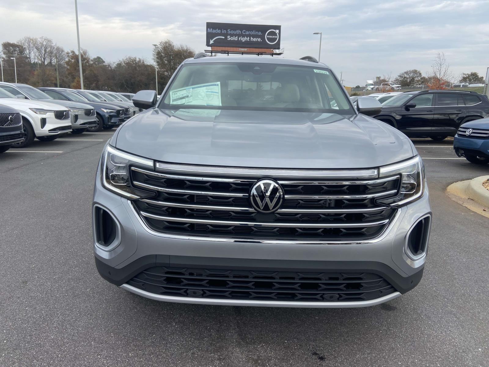 2026 Volkswagen Atlas SE Technology photo 2