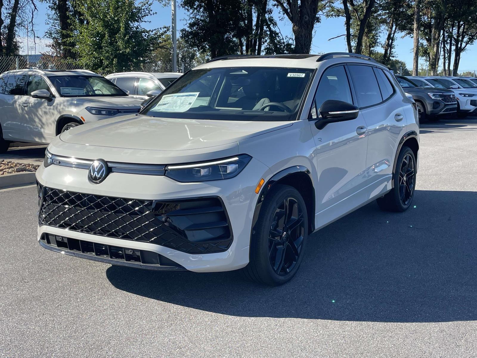 New 2026 Volkswagen Tiguan 2.0T SE R-Line Black Sport Utility