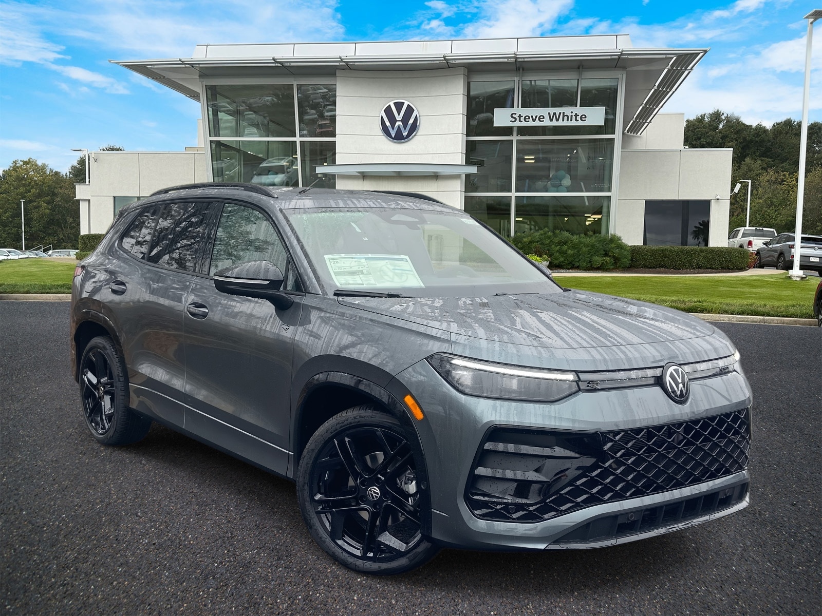 2026 Volkswagen Tiguan SE R-LINE BLACK's photo