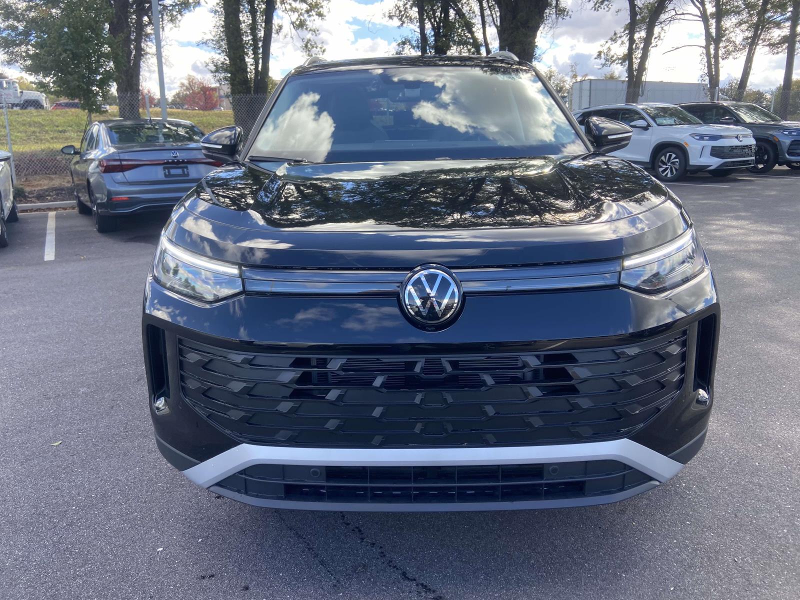 2026 Volkswagen Tiguan SE Sport photo 2