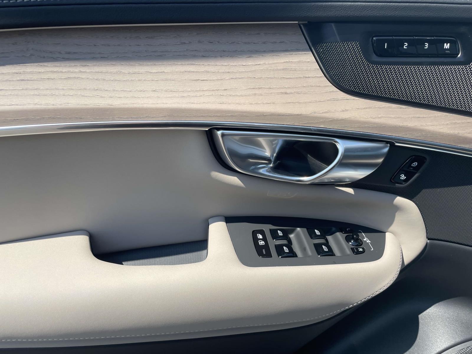 2026 Volvo XC90 Plus - Photo 18