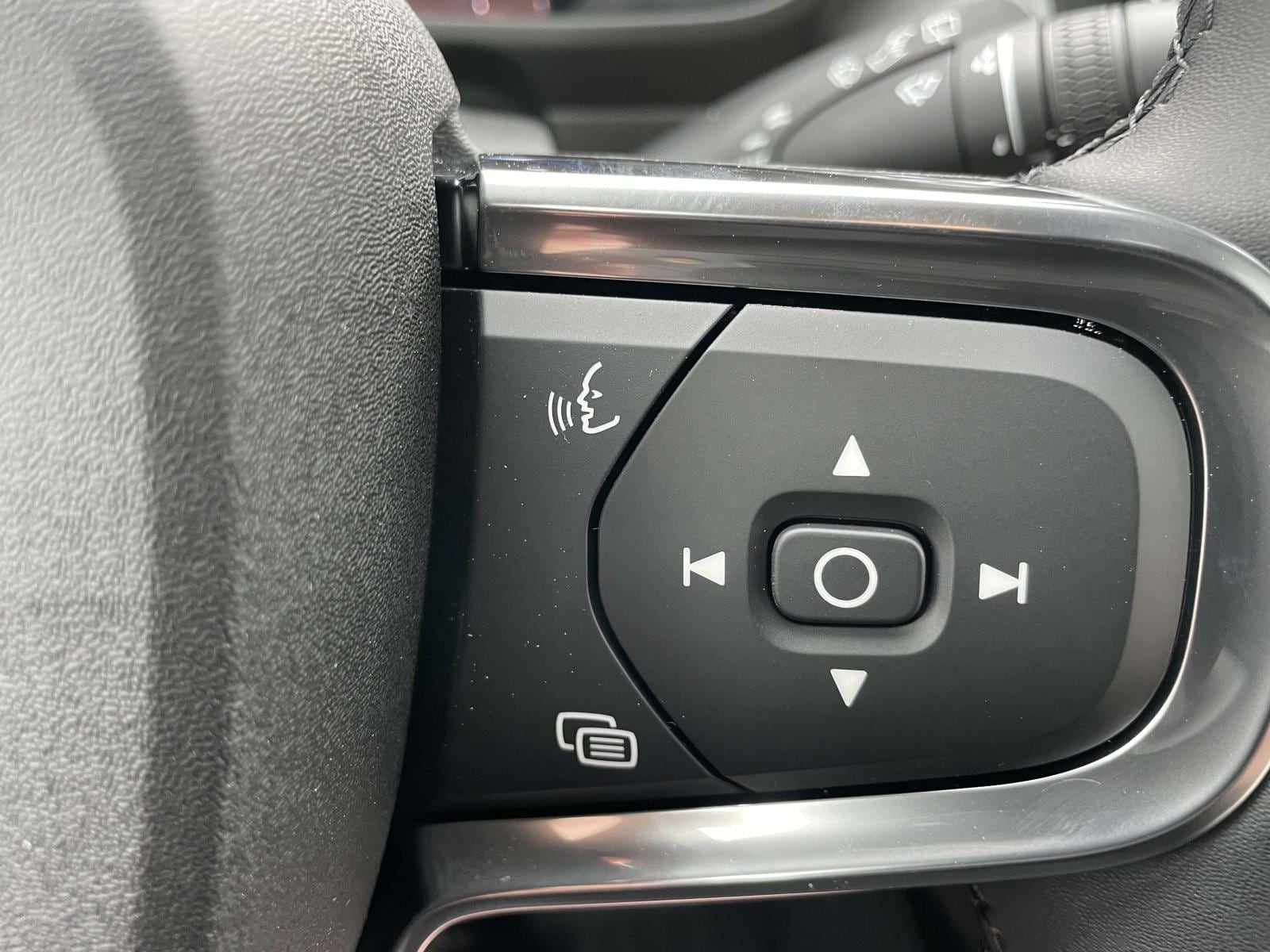 2025 Volvo XC40 Plus - Photo 33