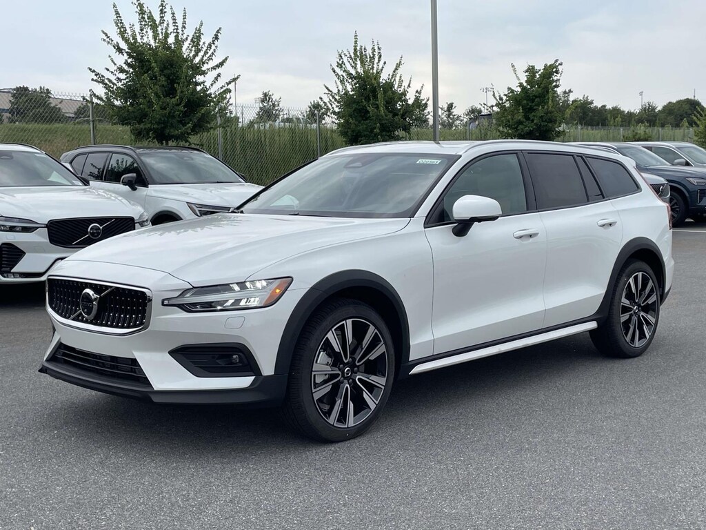 New 2026 Volvo V60 Cross Country B5 Ultra Car