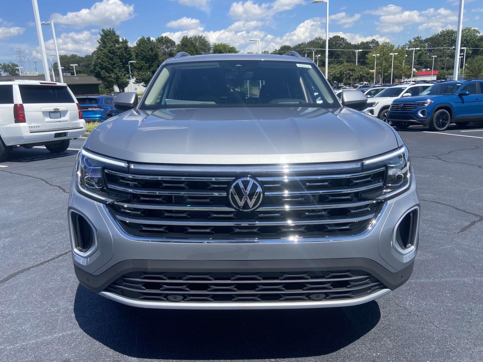 2026 Volkswagen Atlas SEL photo 2