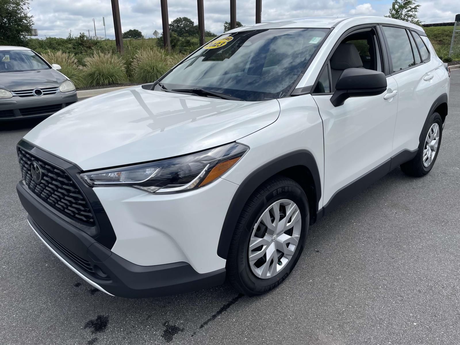 2023 Toyota Corolla Cross L photo 3