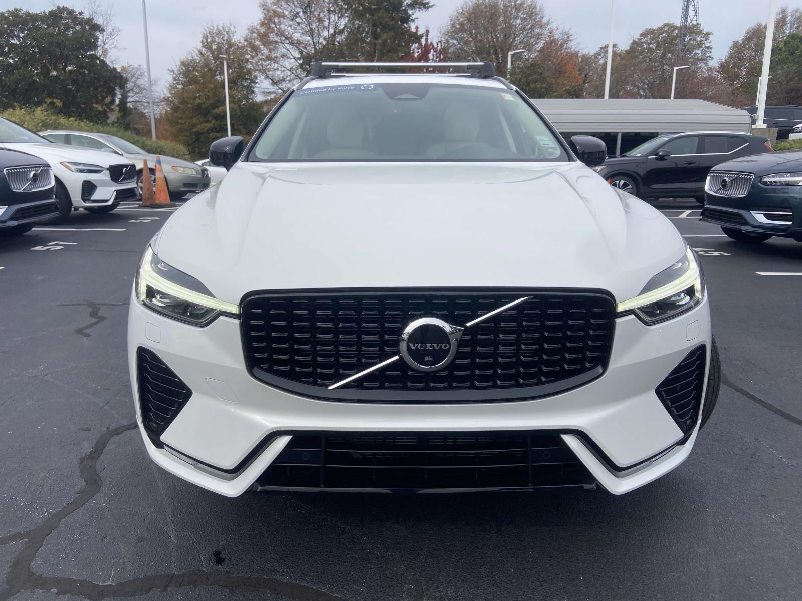 2023 Volvo XC60 B5 Plus photo 2