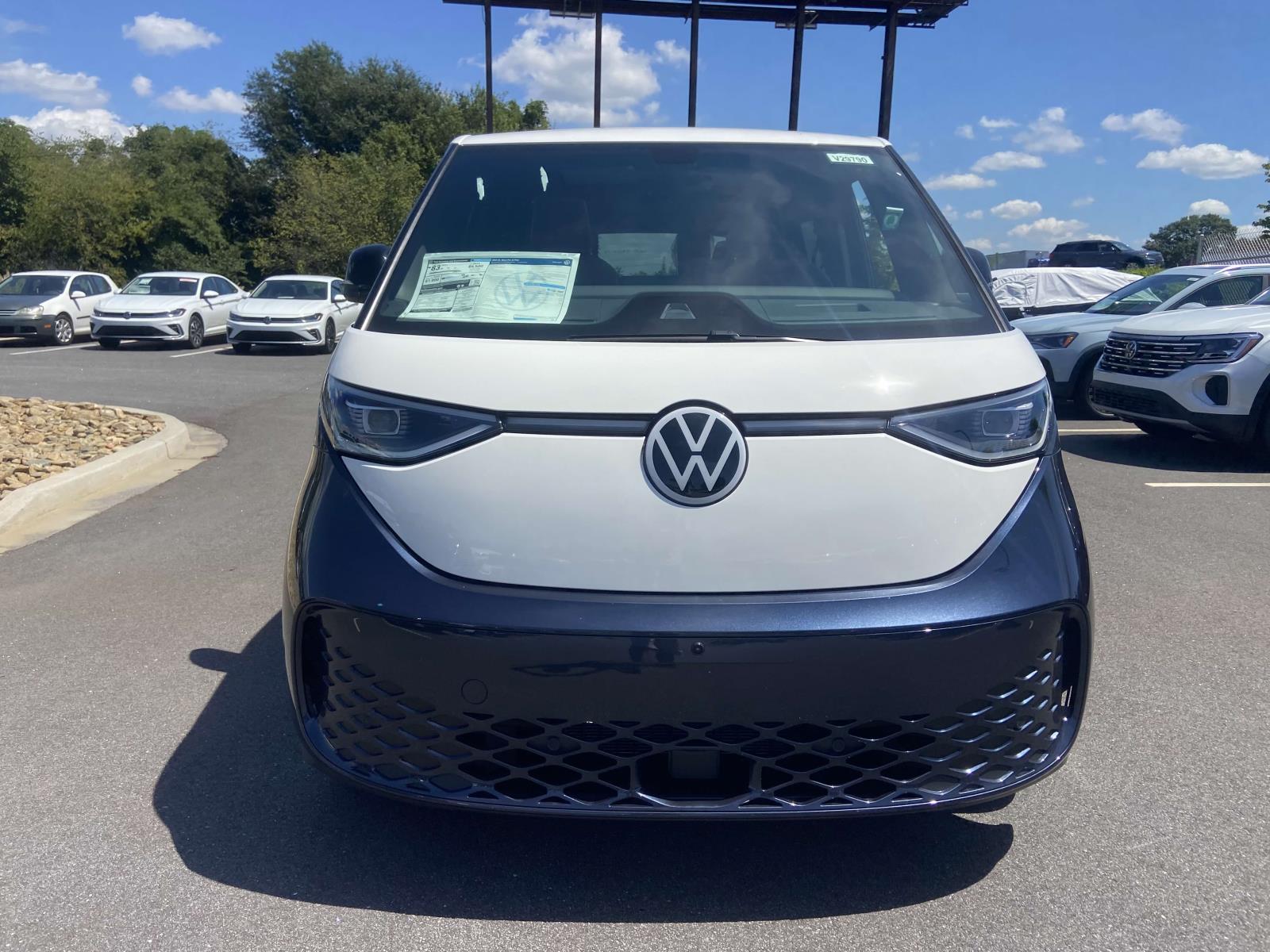 2025 Volkswagen ID. Buzz Pro Plus photo 2
