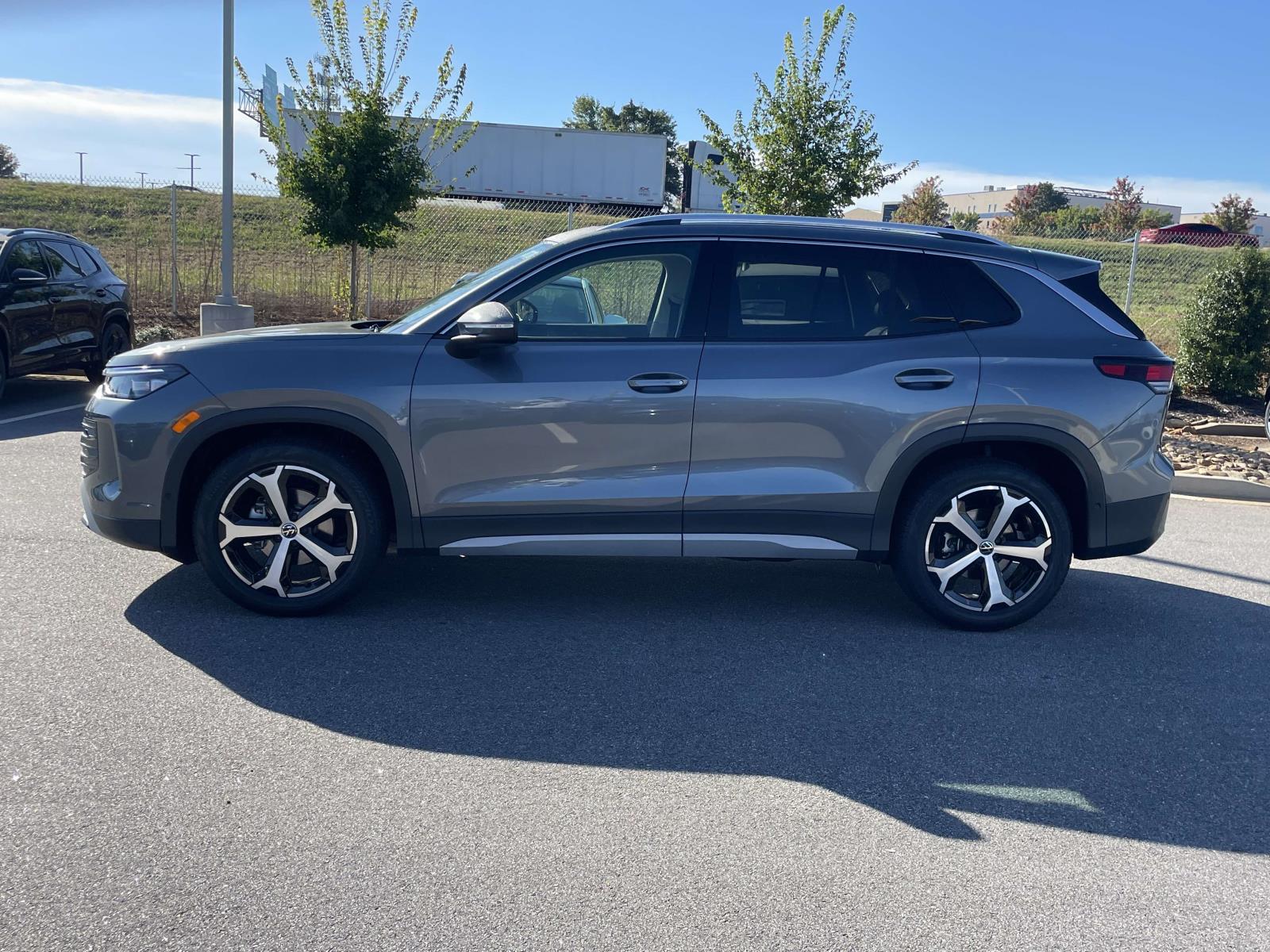 New 2026 Volkswagen Tiguan 2.0T SE Sport Utility