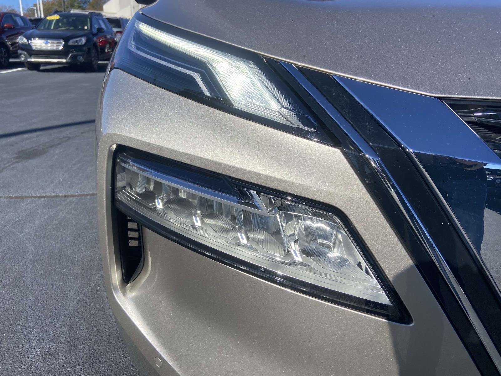 2023 Nissan Rogue Platinum photo 2