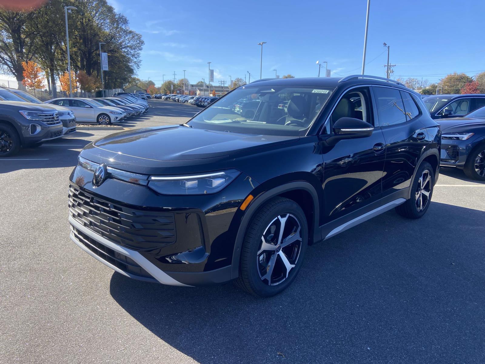 2026 Volkswagen Tiguan SE photo 3