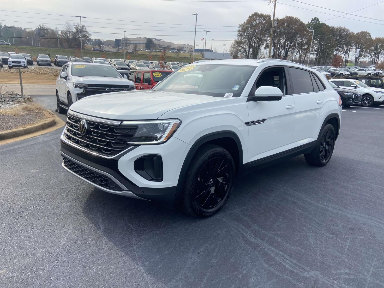 2025 Volkswagen Atlas Cross Sport SE Technology photo 3