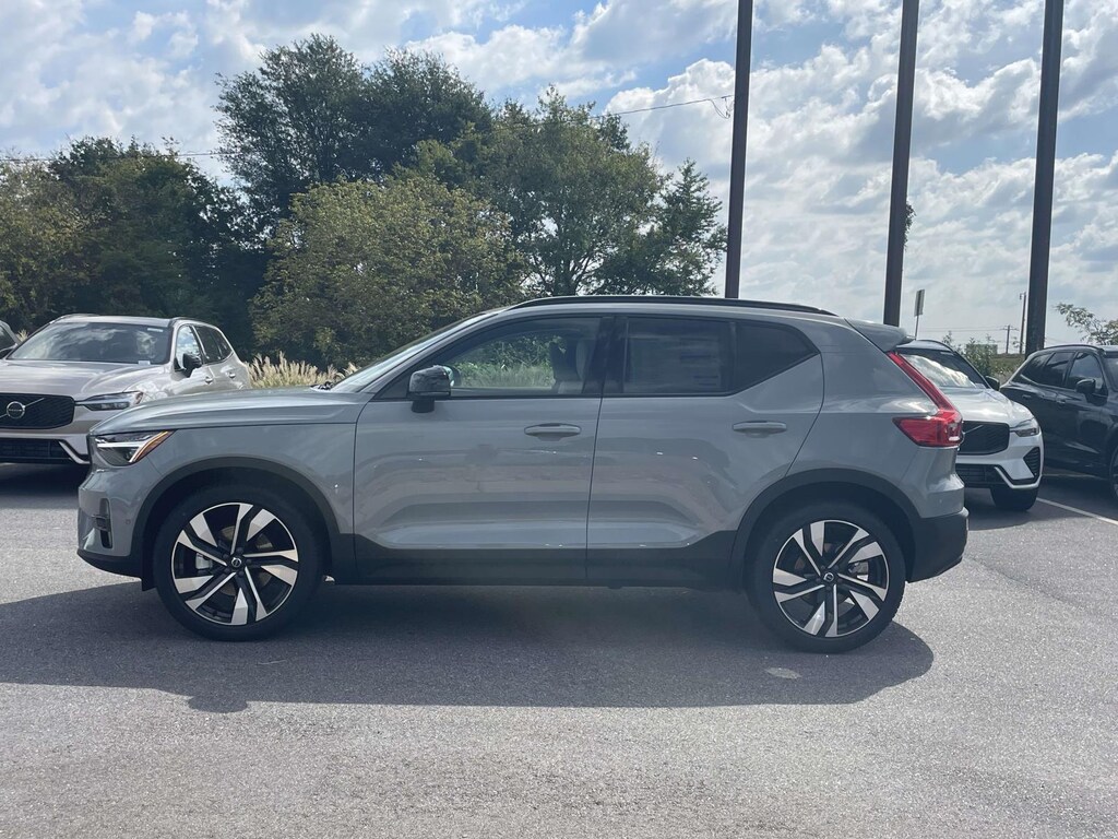 New 2026 Volvo XC40 B5 Ultra Sport Utility